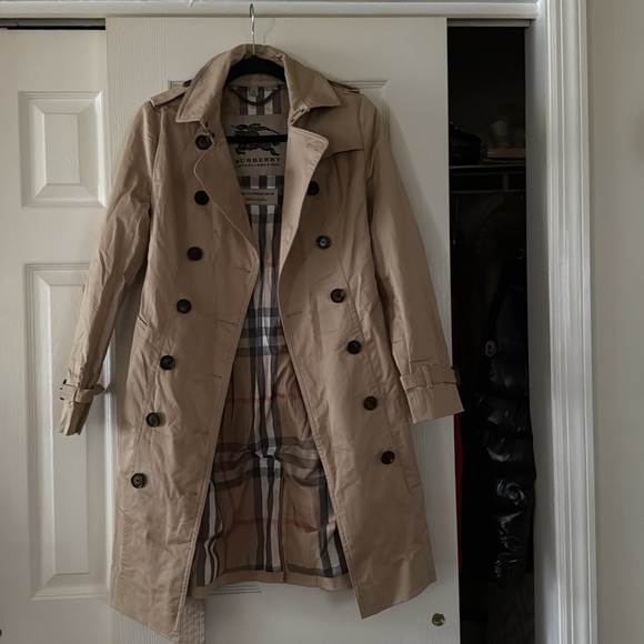 Burberry Jackets & Blazers - 🔥🔥Classic Burberry Tan Trench Coat